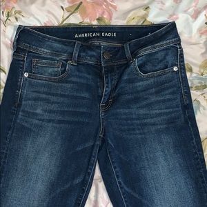 SiZe 10 long AEO jeans. Practically new.